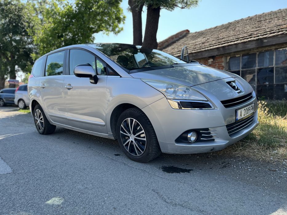 Продавам Peugeot 5008 1.6 HDI