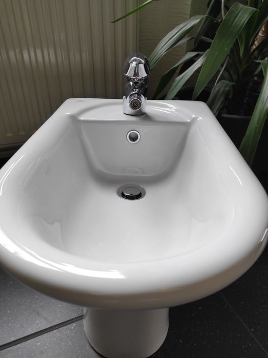 Bideu + baterie Ideal Standard