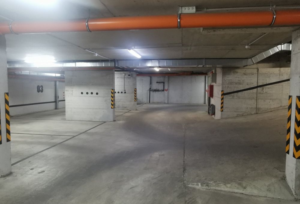 Дава се под наем Гараж / Паркомясто в Варна, Център - 14 кв.м за 204 € - Снимка #2