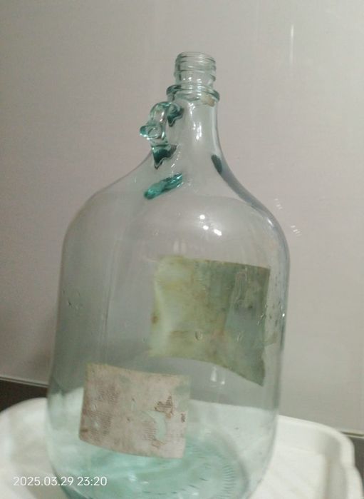 Продам бутыль стеклянный