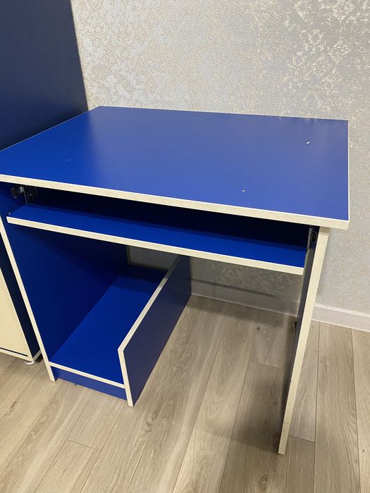 Письменный стол и шкаф