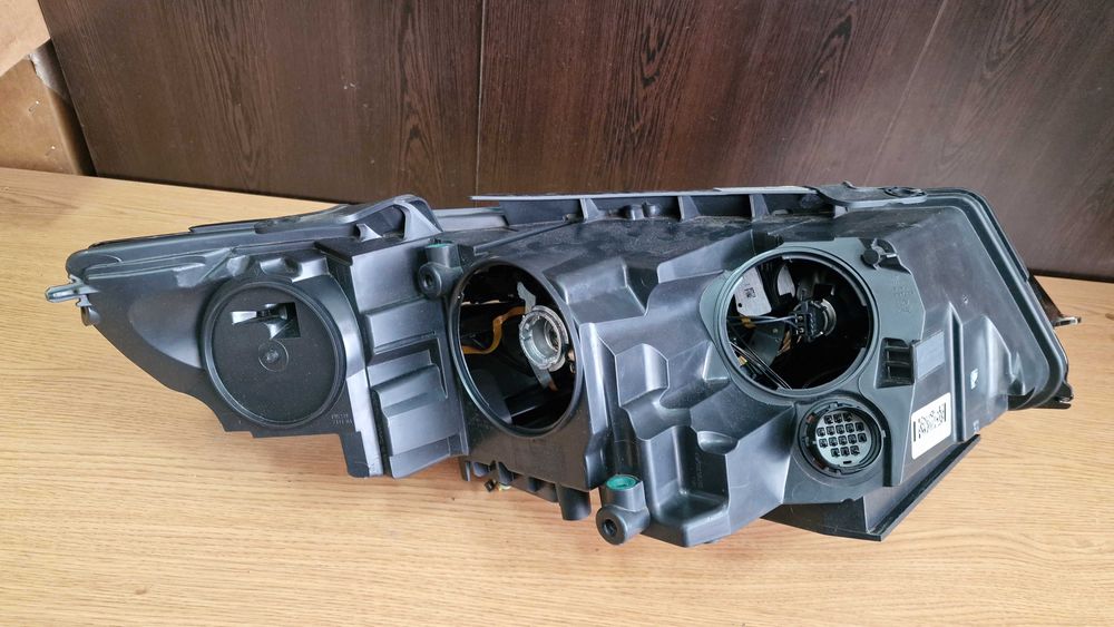 Land Range Rover Discovery Sport Дискавъри ксенон ляв фар xenon far