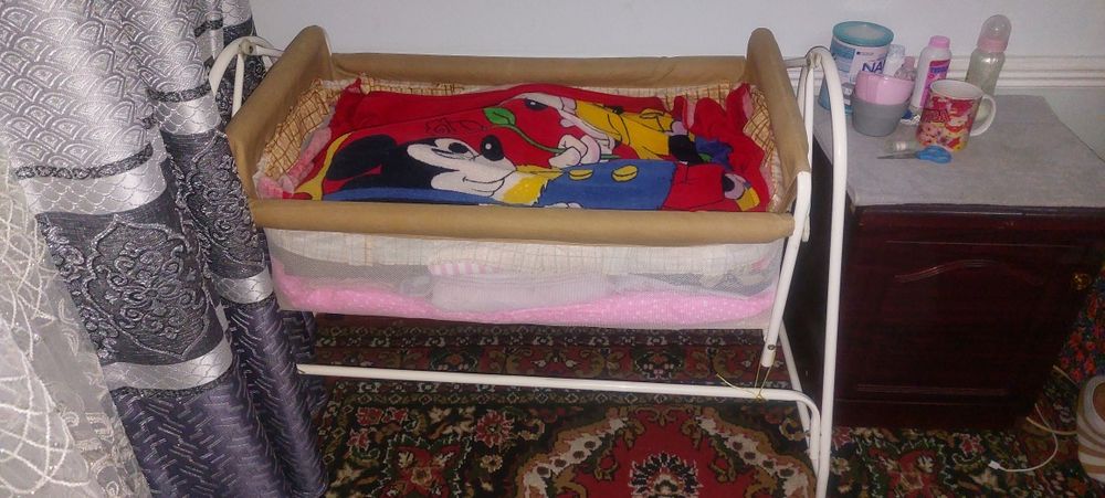 Манеж с качелием детский