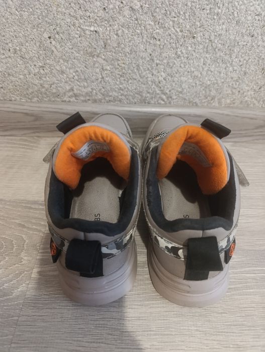 Продам кроссовки для мальчика,35р