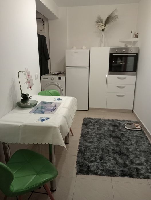 Vánd garsonierà  Ultracentral  Piatra Neamt 37.000  piata 22 Decembrie