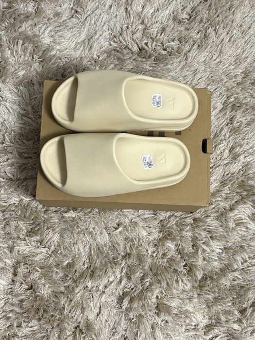 Yeezy Slides “Bone”