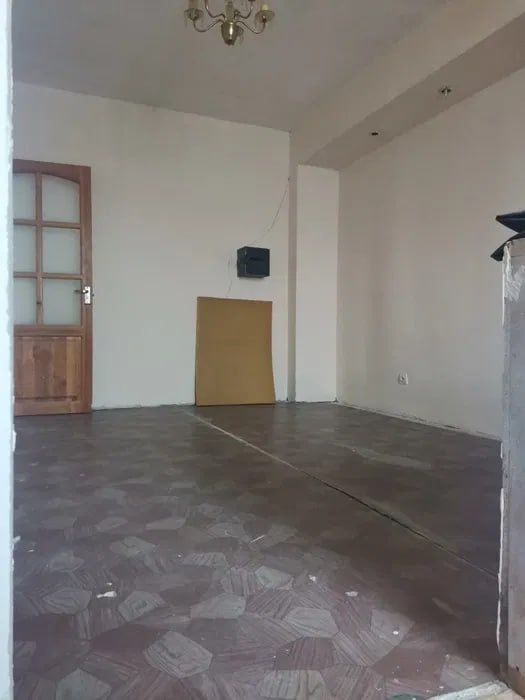 Продается 2х комнатная 65м2 квартира в Яшнабаде по линии метро ТЕПЛАЯ!