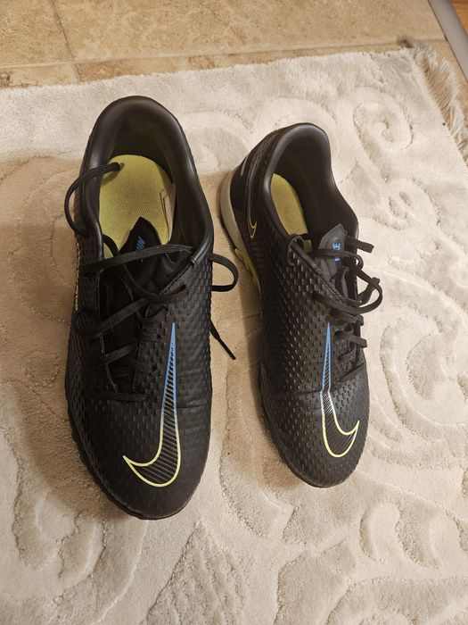 Ghete Nike Phantom GT Academy TF mărime 38
Stare bună spre foarte buna