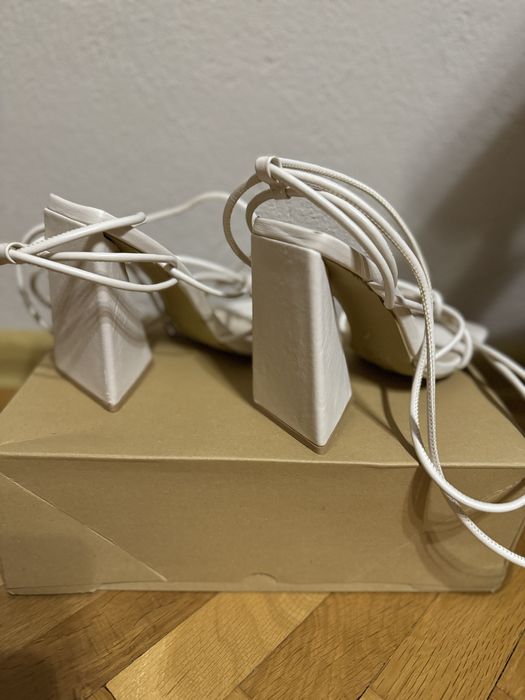 Сандали с каишка