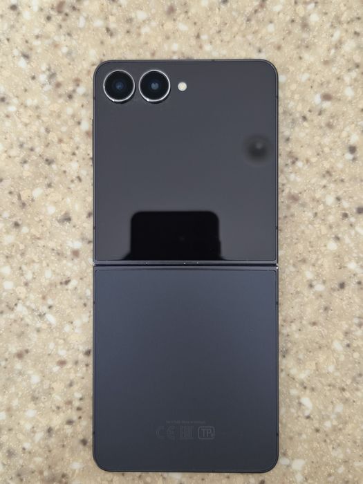 Samsung Galaxy Flip 7