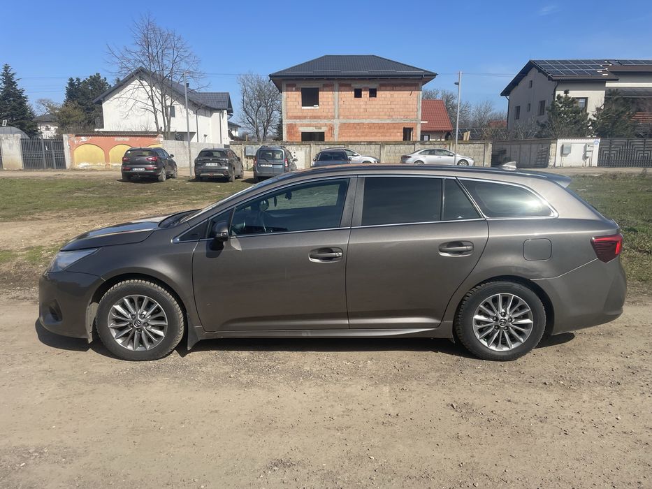 Toyota avensis 2017 1.8 benzina GPL cutie automata