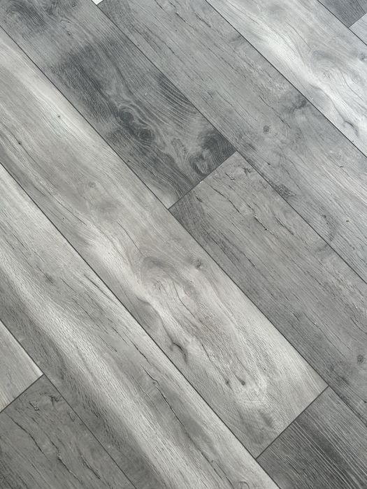 Сив ламинат дъб 18 кв.