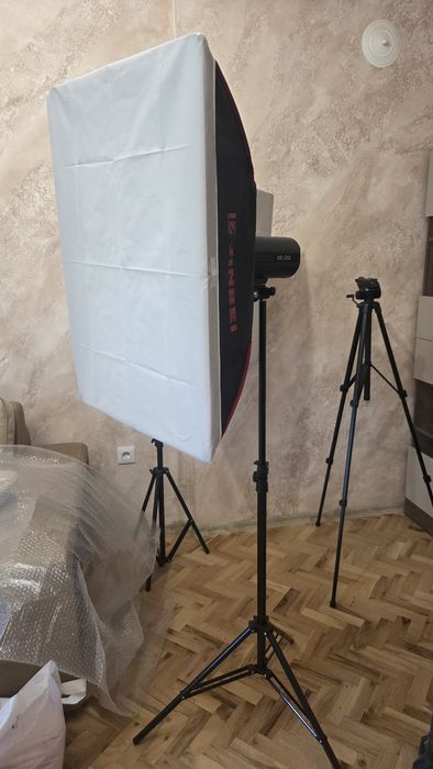 Студиен прожектор,стойка и софтбокс 2 броя