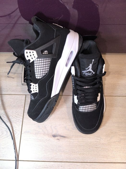 Jordan 4 White Thunder