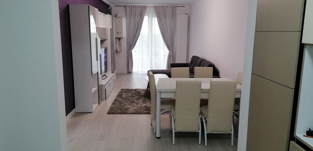 Inchiriez apartament cu două camere foarte mari în White Tower (complet utilat) 2500 lei.