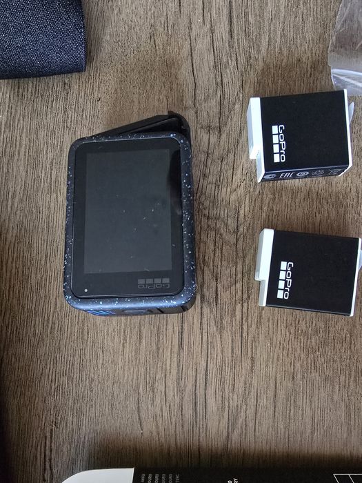 Vand GoPro 12 black cu multe accesorii
