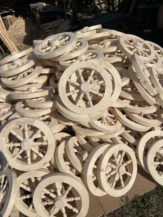 Roata din lemn masiv