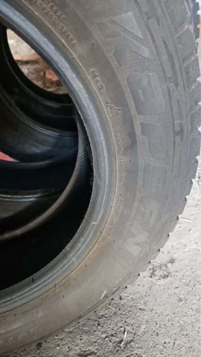 Продам шины 235*65 на 17 шипованные