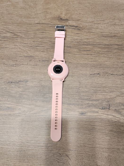 Продавам Смарт Часовник с 3.25см пълен сензорен екран