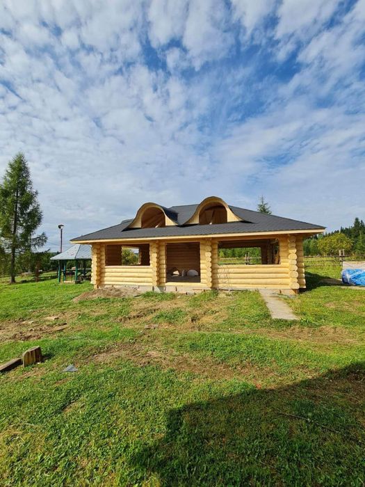 Foișoare și cabane din lemn rotund busteni