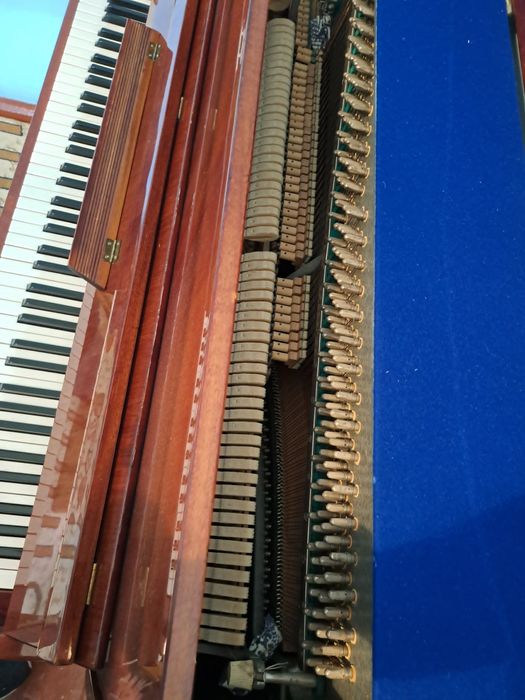 Продаётся пианино.