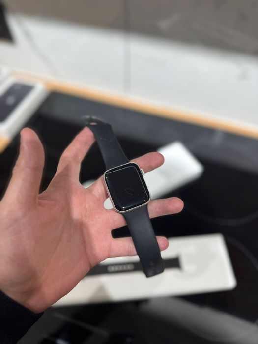 Продам Apple watch se2 44mm