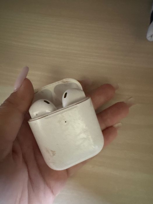 Оригинал AirPods Apple не заряжаются, на запчасти