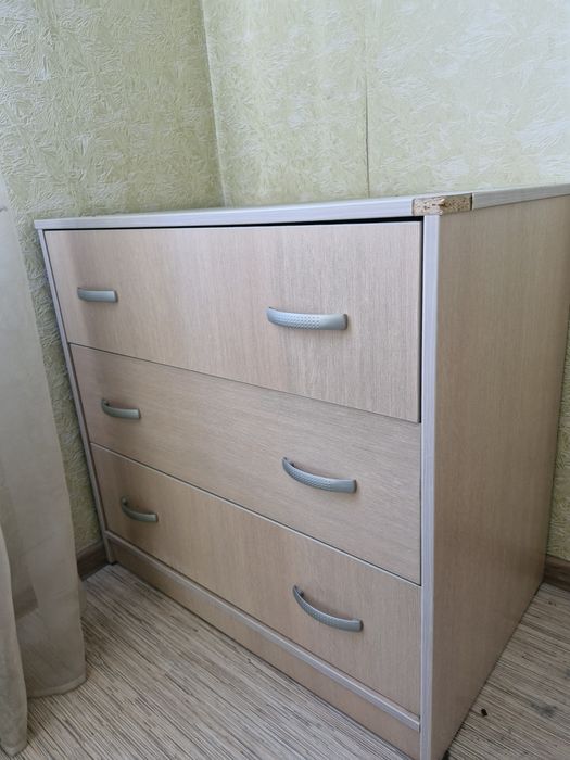 Комод с тремя ящиками