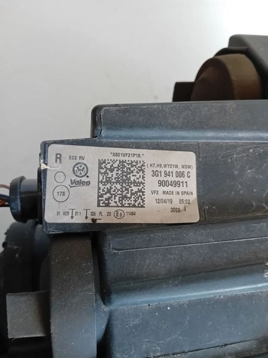 Faruri Far Stanga Dreapta Vw Passat B8 Halogen 2014-2020 3G1941006C 3G1941005C Volan Stanga