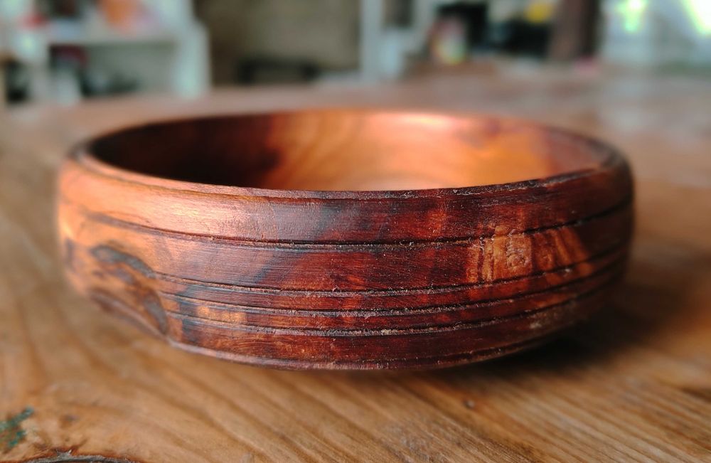 Уникални дървени купи, свещници и табели