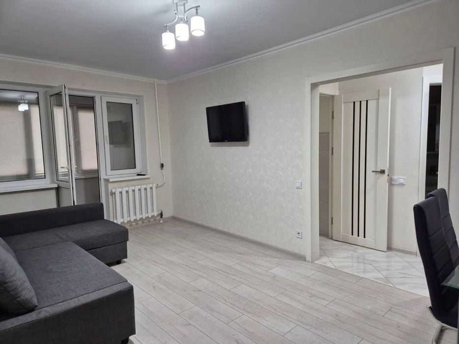 Дава се под наем Двустаен апартамент в София, Център - 62 кв.м за 390 € - Снимка #2