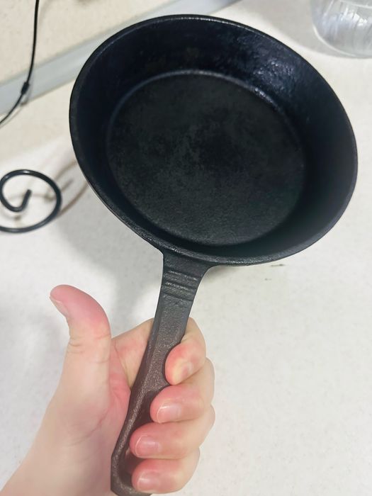 Продам чугунную сковороду