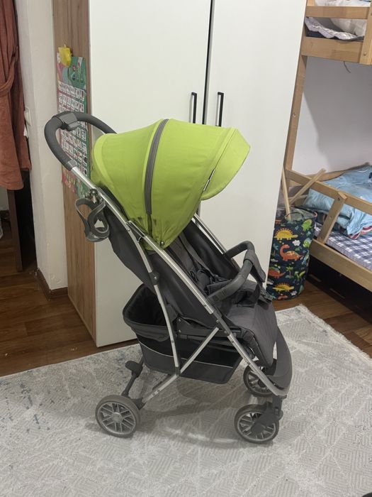 Продам прогулочная коляска легкая