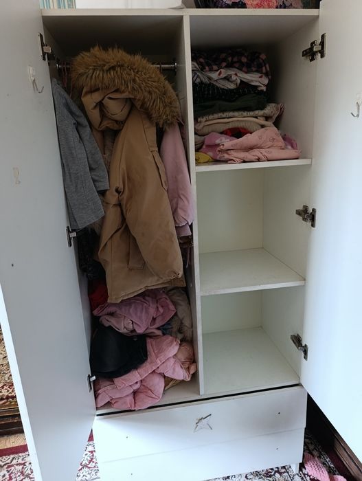 Bolalar shkafi sotiladi