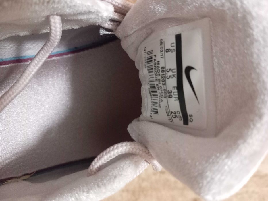 Дамски маратонки Nike