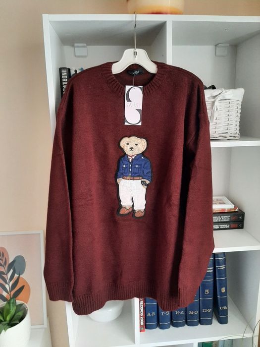 Нов пуловер с мече