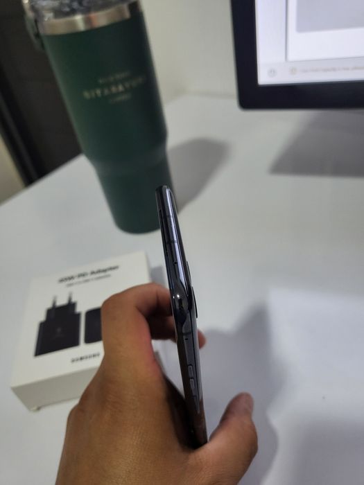 Motorola RAZR 40 ultra yoki Razr+ 2023 ekran holatlari zur 256 gb