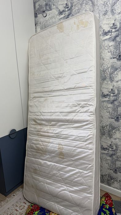 Одноместная кровать 90*200 с матрасом