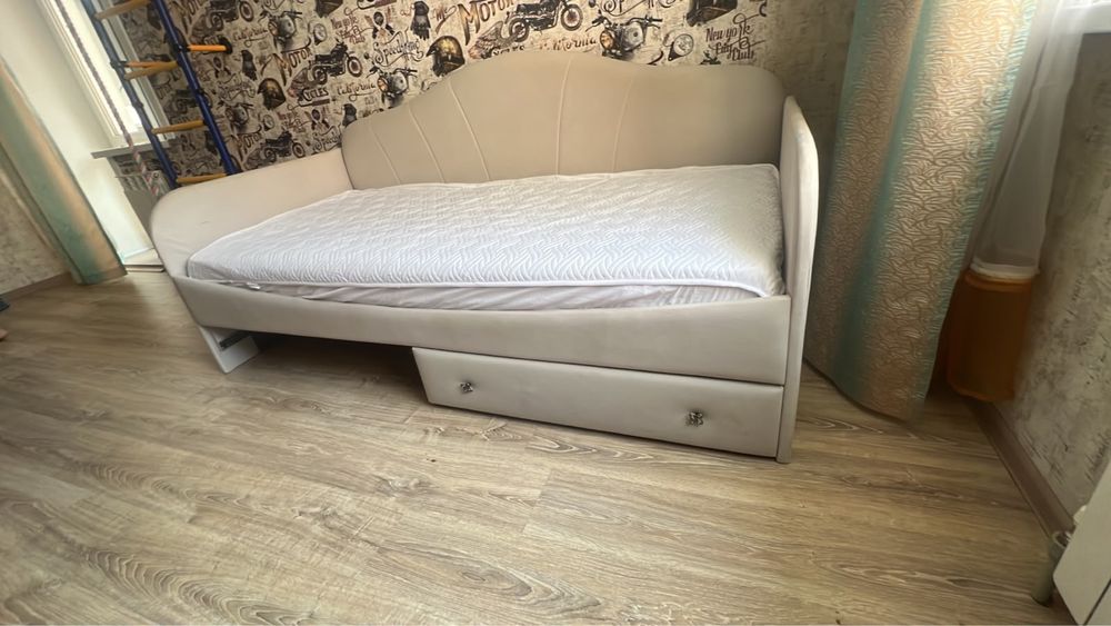Продам кровать 2*1