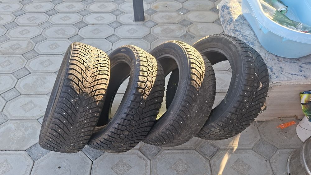 Зимние шины шипованные новые