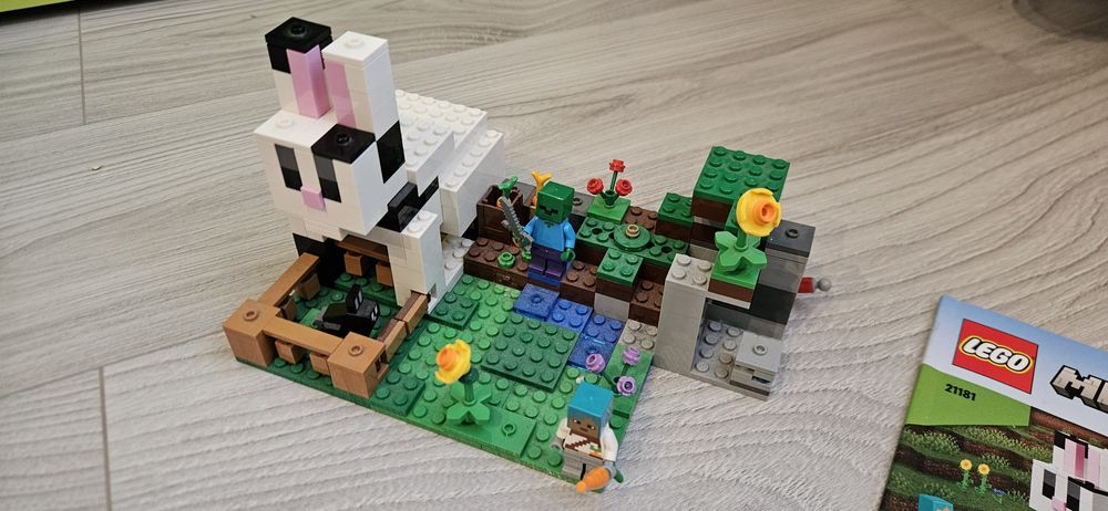 Lego Minecraft ferma de iepuri si temnita scheletelor