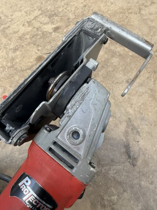 Polizor unghiular cu dispozitiv de aspirare milwaukee AGV15-125XC