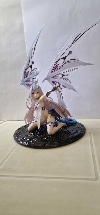 Коллекционная аниме фигурка.