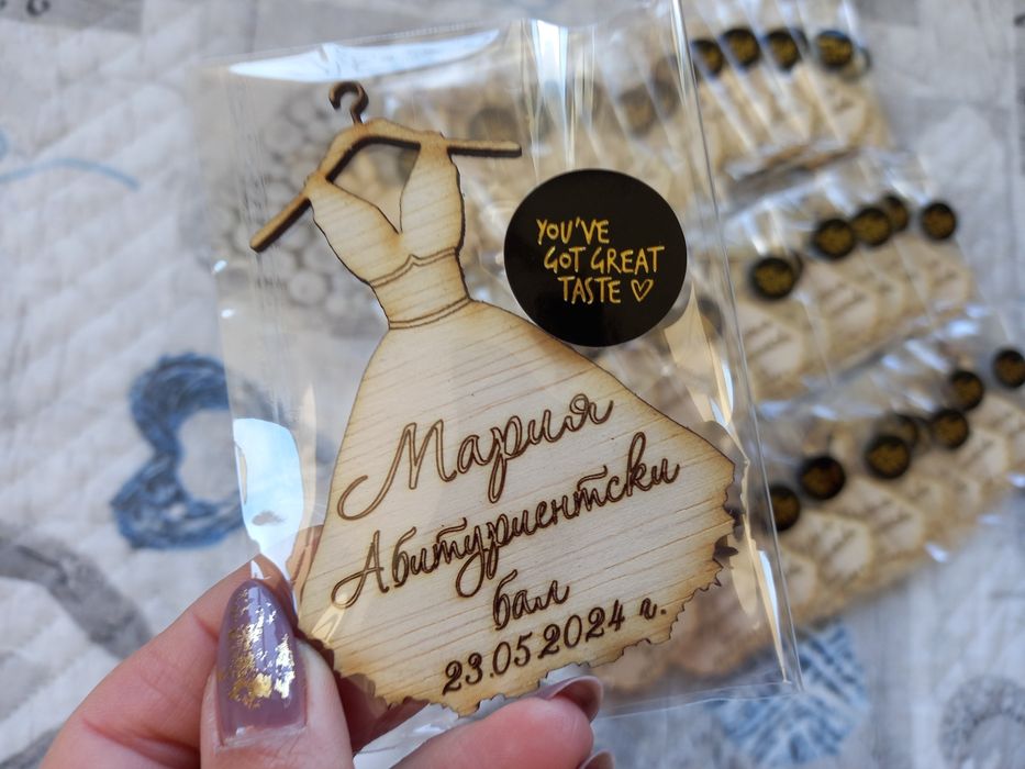 Дървени магнити 8 см за завършване, бал, юбилей, кръщене, Великден