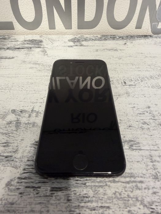iPhone 7 черен black 32gb
