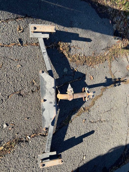 Теглич, 100 см е разстоянието между болтове/ гредите.