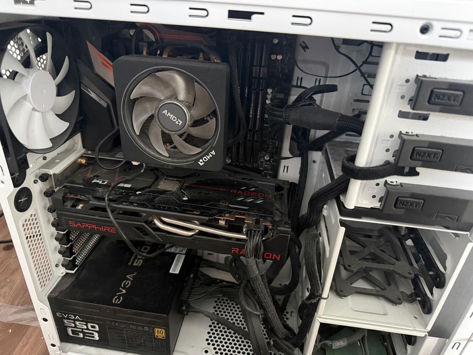 PC Gaming – Ryzen 7 2700X / RX 6700 10GB / 32GB RAM / 3.87TB stocare