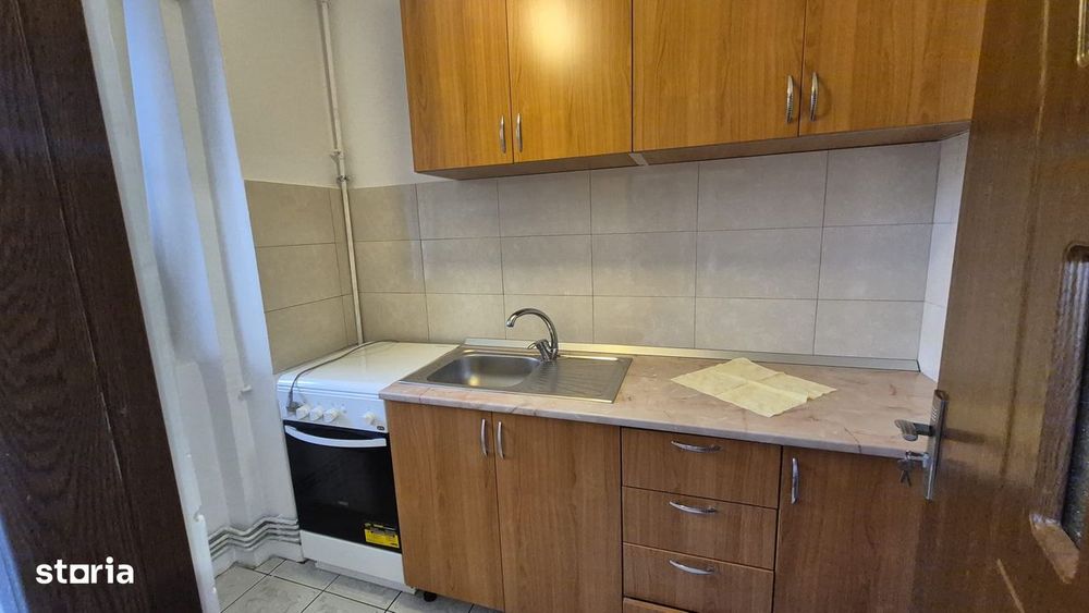 Bd. Bucuresti garsoniera de inchiriat etaj 2 mobilata si utilata