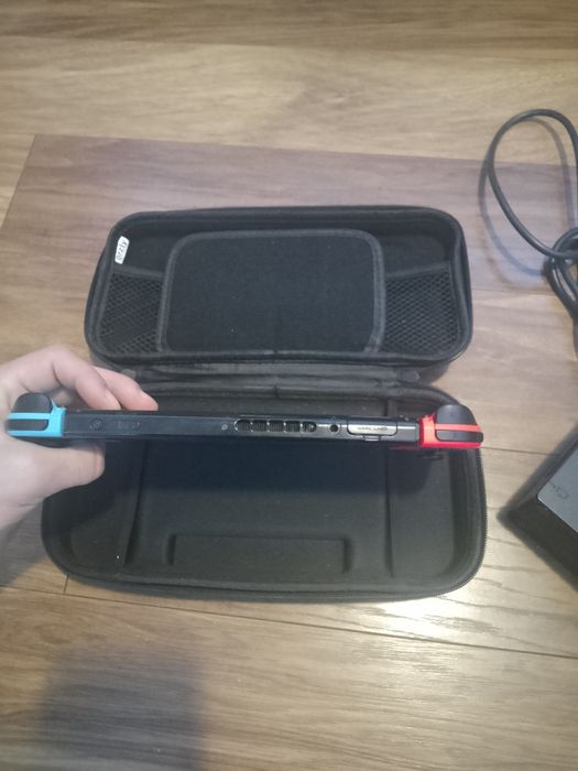 Nintendo switch с joy-con drift и проблемен game card slot reader