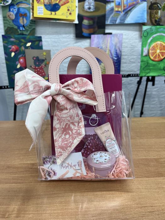 Подарочные боксы, Подарки